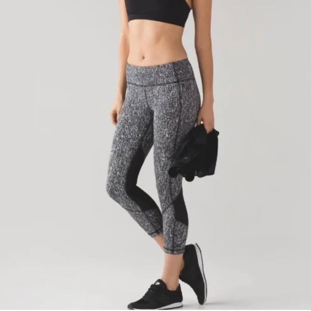 Lululemon Pace Rival Crop Mesh Luxtreme Jacquard Black White Size 6